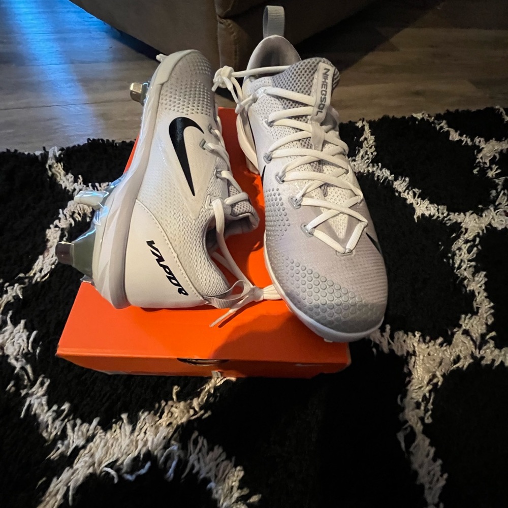 Brand new baseball shoes ! Size 10 men! Still have box! Color white and grey!